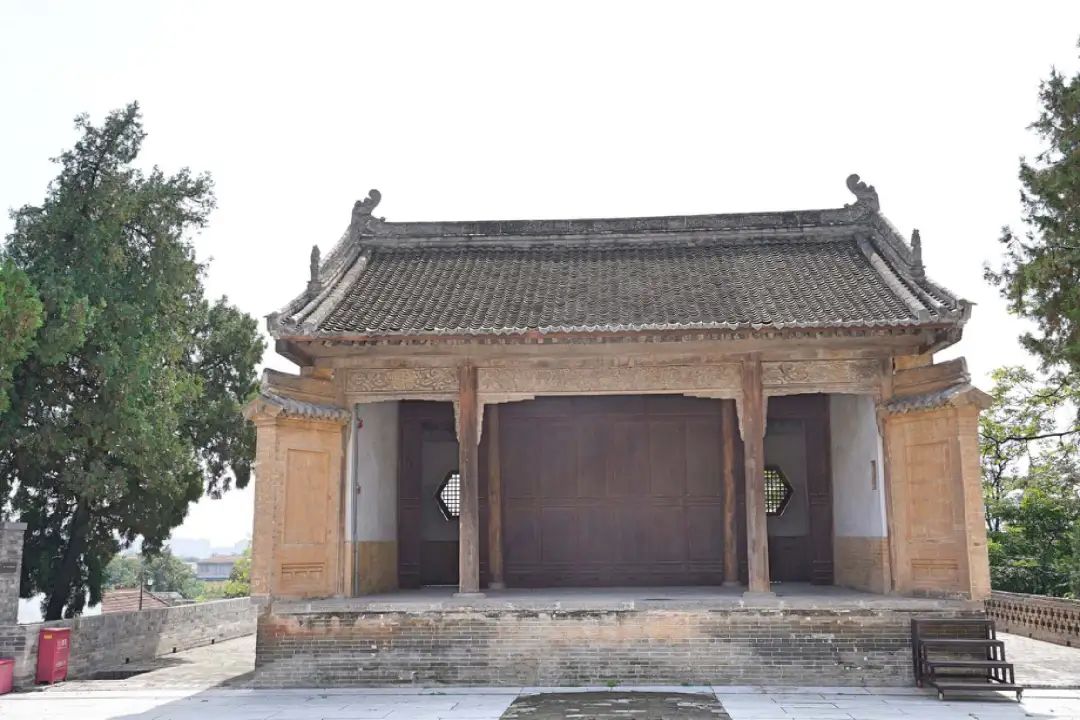 DƬ